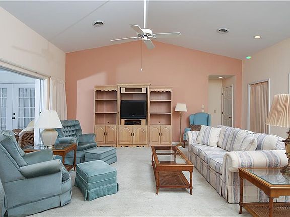 5th image of 348 Eden Dr