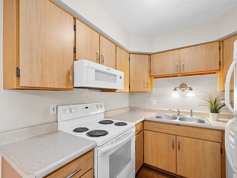 7362 Manor Cir #203 — Photo 6