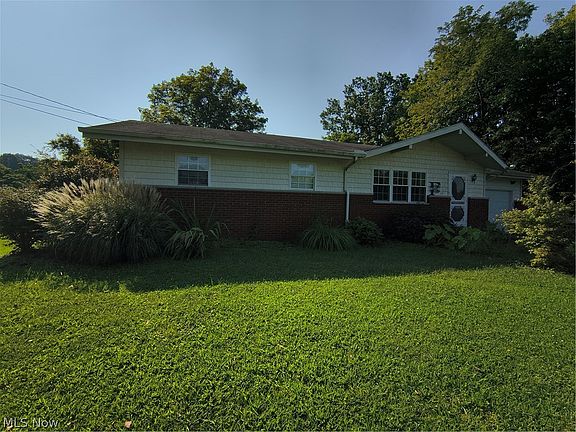 4th image of 1380 Mount Tom Rd