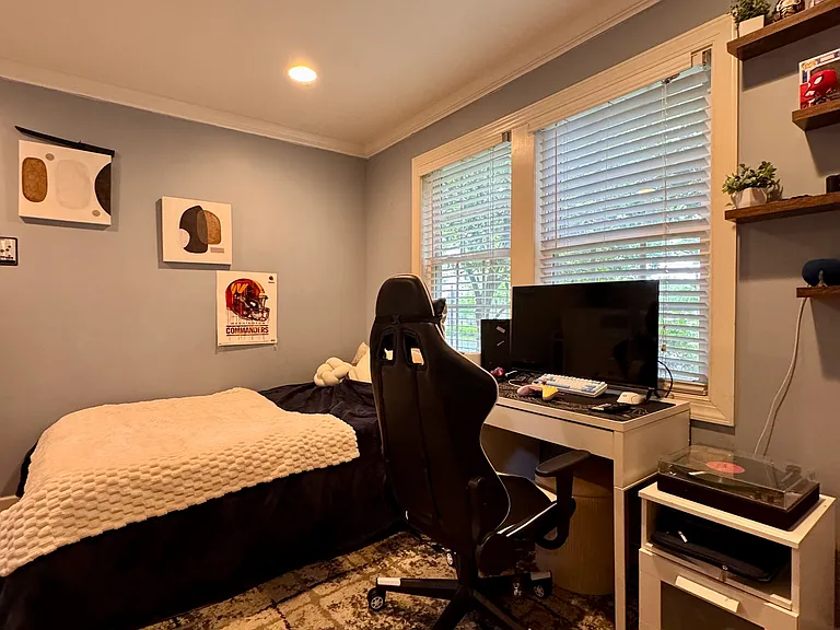3670 Carriage Hill Dr — Photo 25