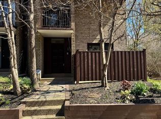 9201 Three Oaks Dr, Silver Spring, MD 20901