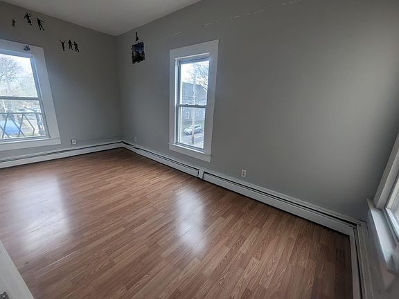 3rd image of 619 Howard Ave #2A