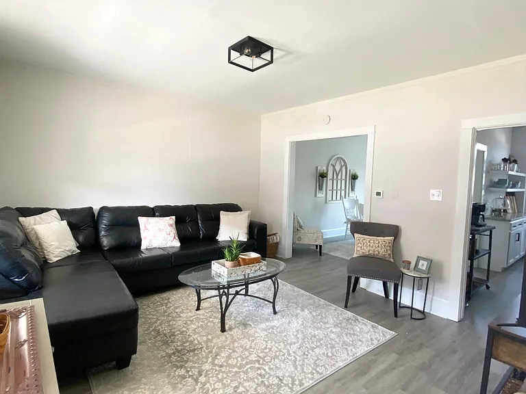 207 Jackson St — Photo 2