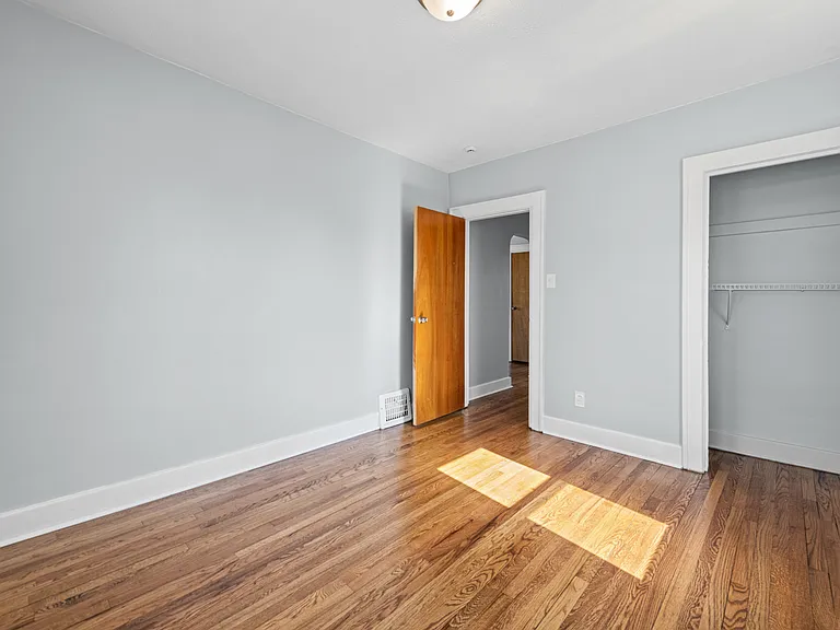 922 Mayflower Ave — Photo 16