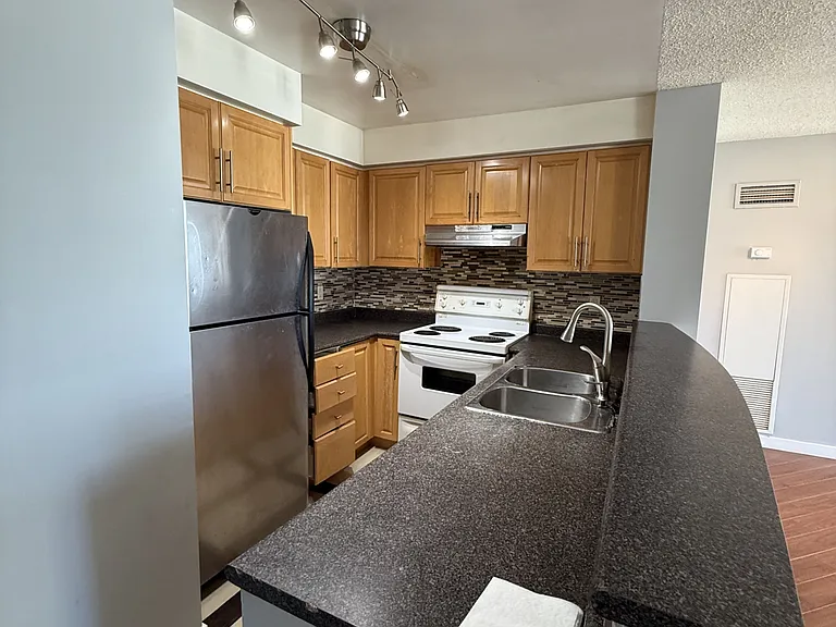 23 Lorraine Dr #1012 — Photo 12