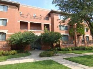 1120 Thomas St APT 102, Oak Park, IL 60302