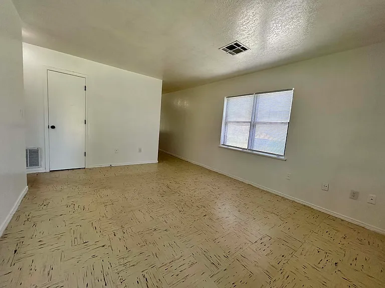 224 Bainbridge Ave — Photo 3