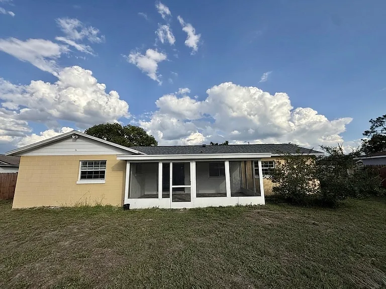 9325 Larette Dr — Photo 15