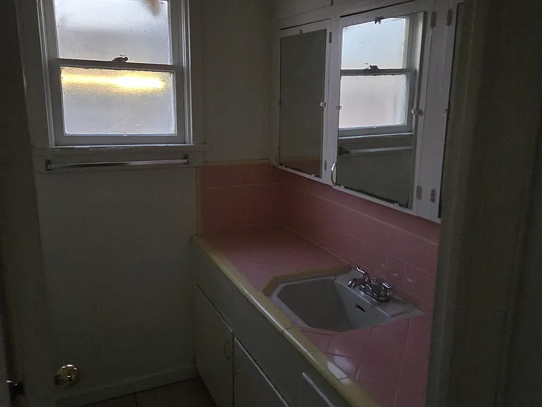 15 E 2nd Ave #2 — Photo 8