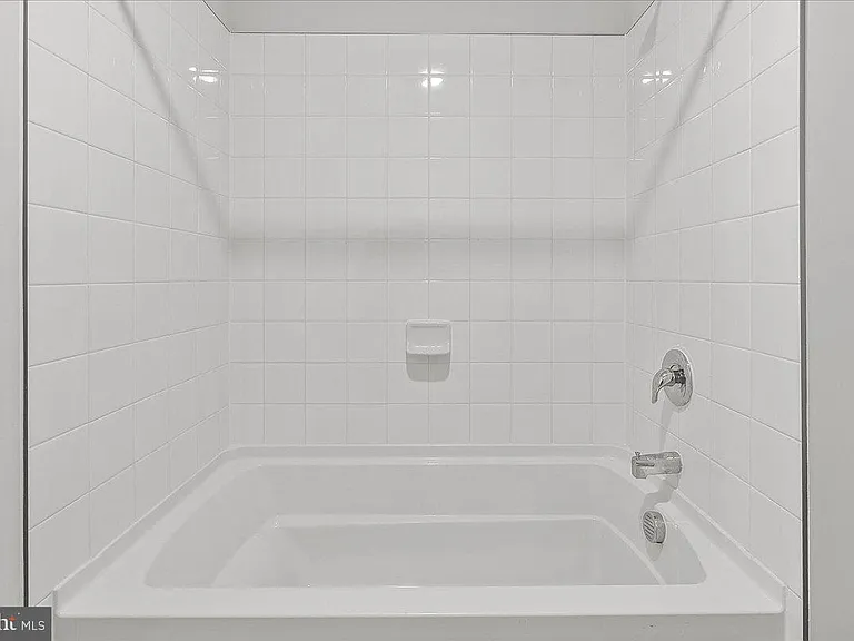 109 Woodford Dr — Photo 26