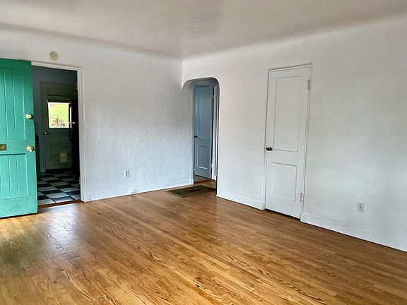 3rd image of 400 Hermosa Dr NE