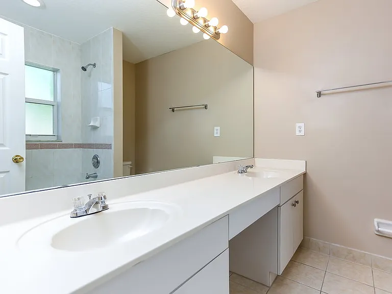 18081 SW 152nd Ct — Photo 7