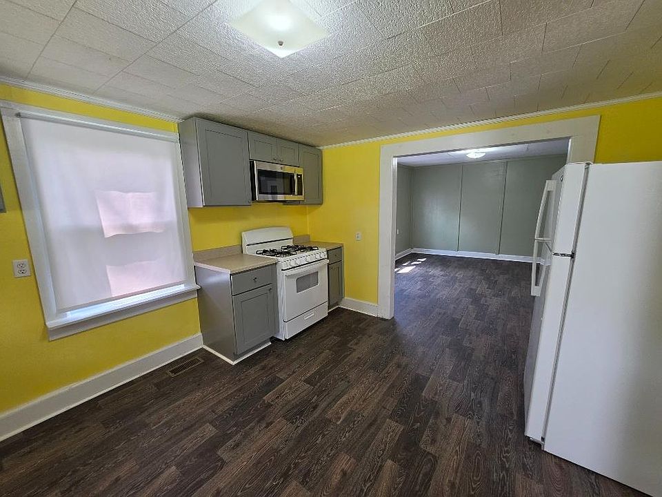 7th image of 236 Clyde St