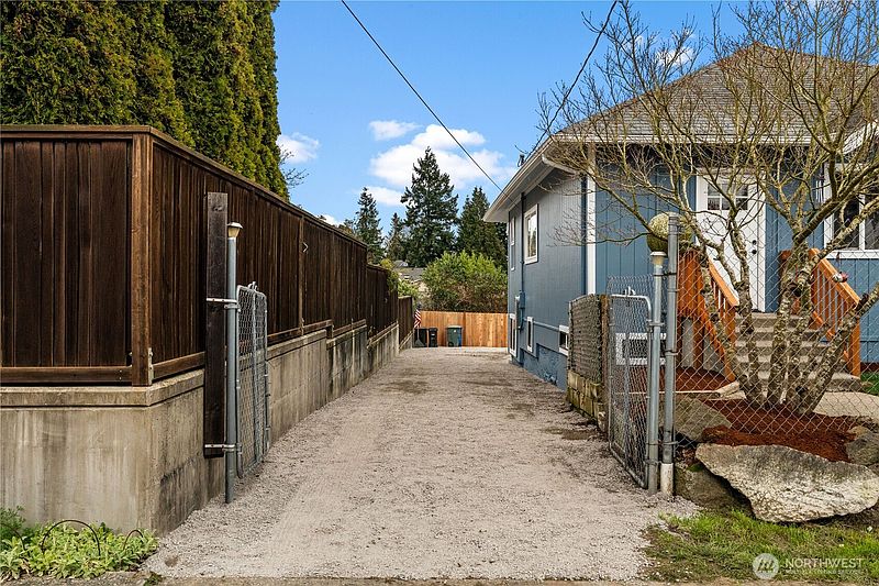 4th image of 5518 39th Avenue S