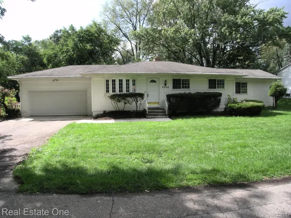 4200 Echo Dr, West Bloomfield, MI 48323