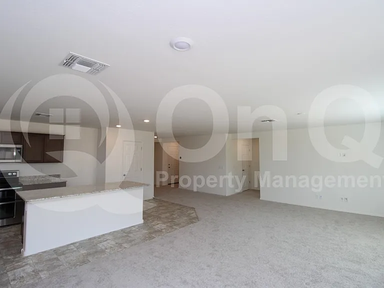 1517 E Desert Breeze Dr — Photo 6