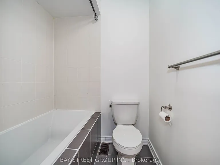 7 Gordon Landon Dr — Photo 32