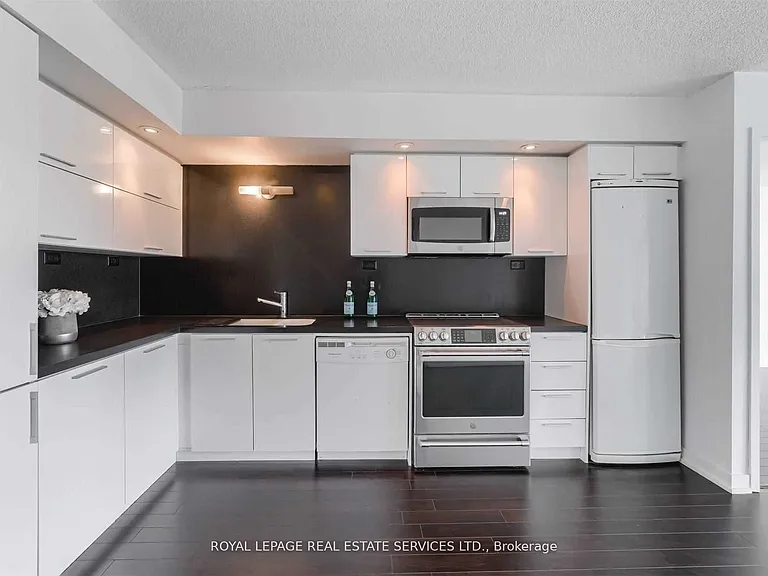 25 Capreol Ct #1105 — Photo 5