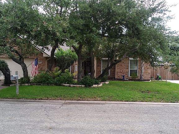 4th image of 412 Fairway Oaks St