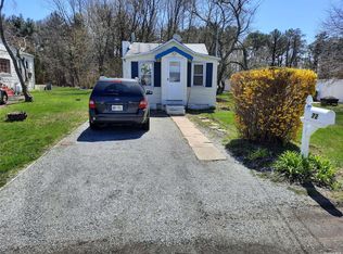 72 Gordon Ave, West Babylon, NY 11704