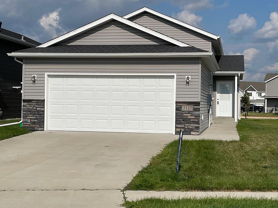 1st image of 2137 10th St W