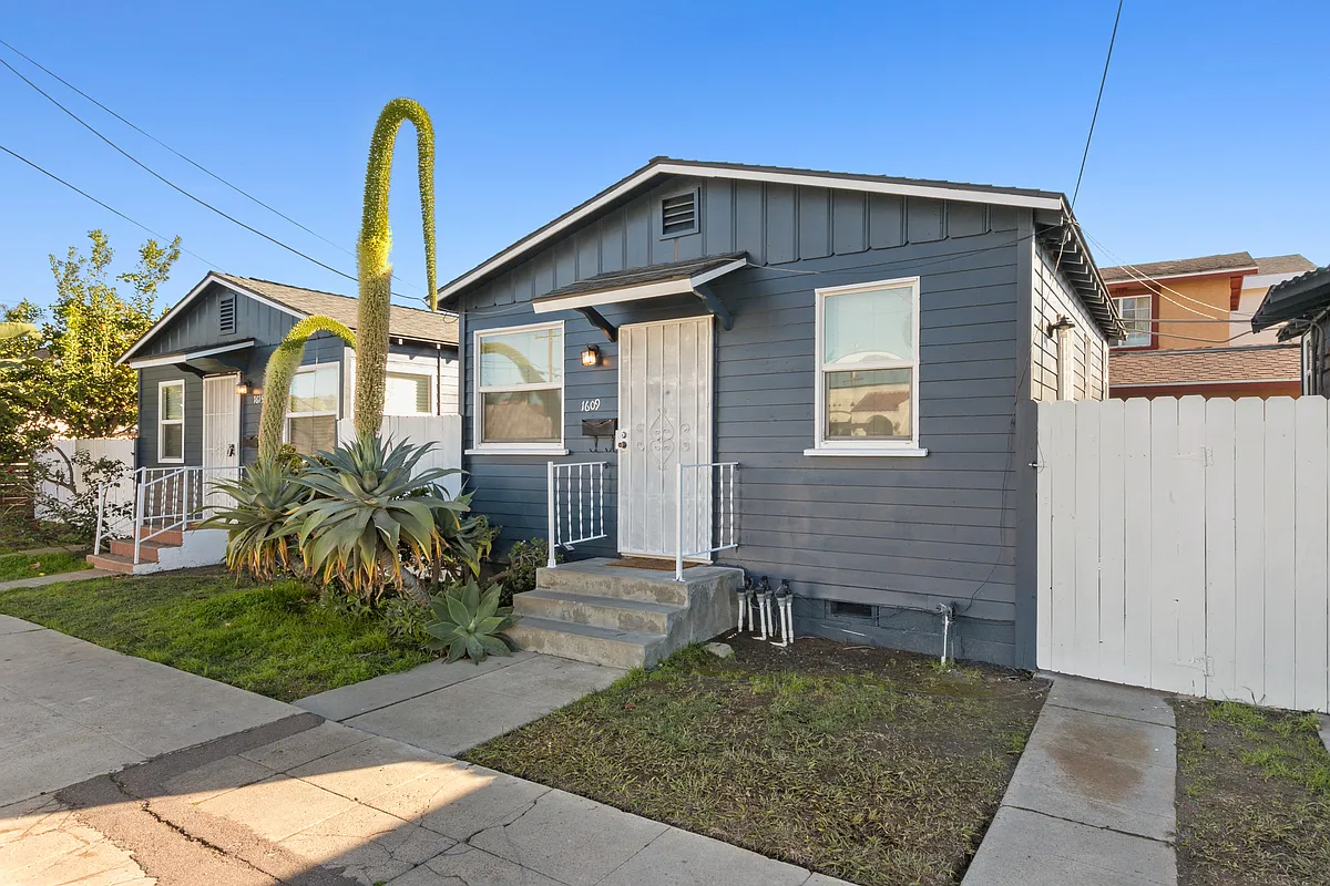 1 bed, 420 sqft, $2,100 — Photo 1