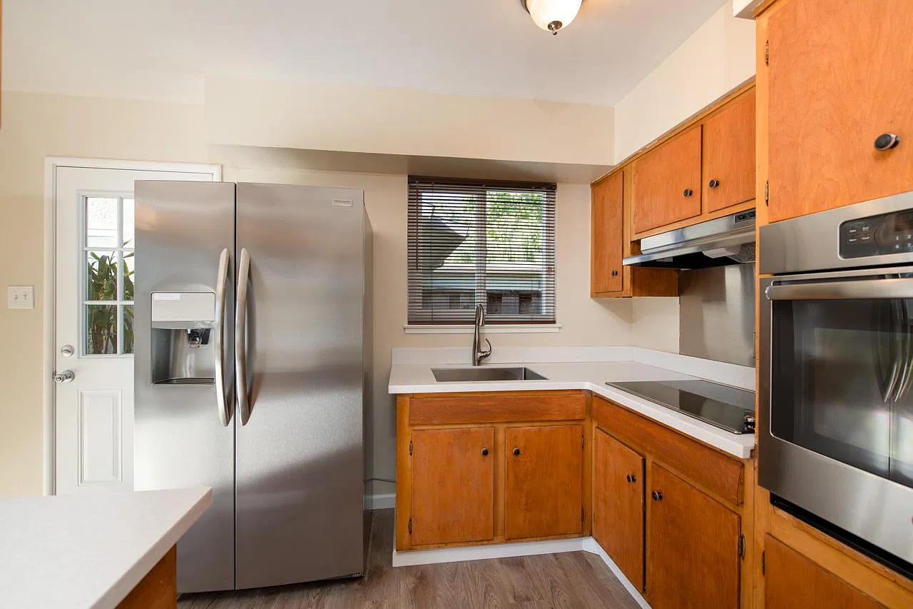 3 bed, 1216 sqft, $4,600 — Photo 3