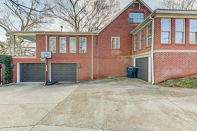 1313 Mulvihill St — Photo 36