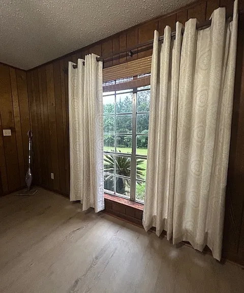 Large picture window in dining room with view of nature