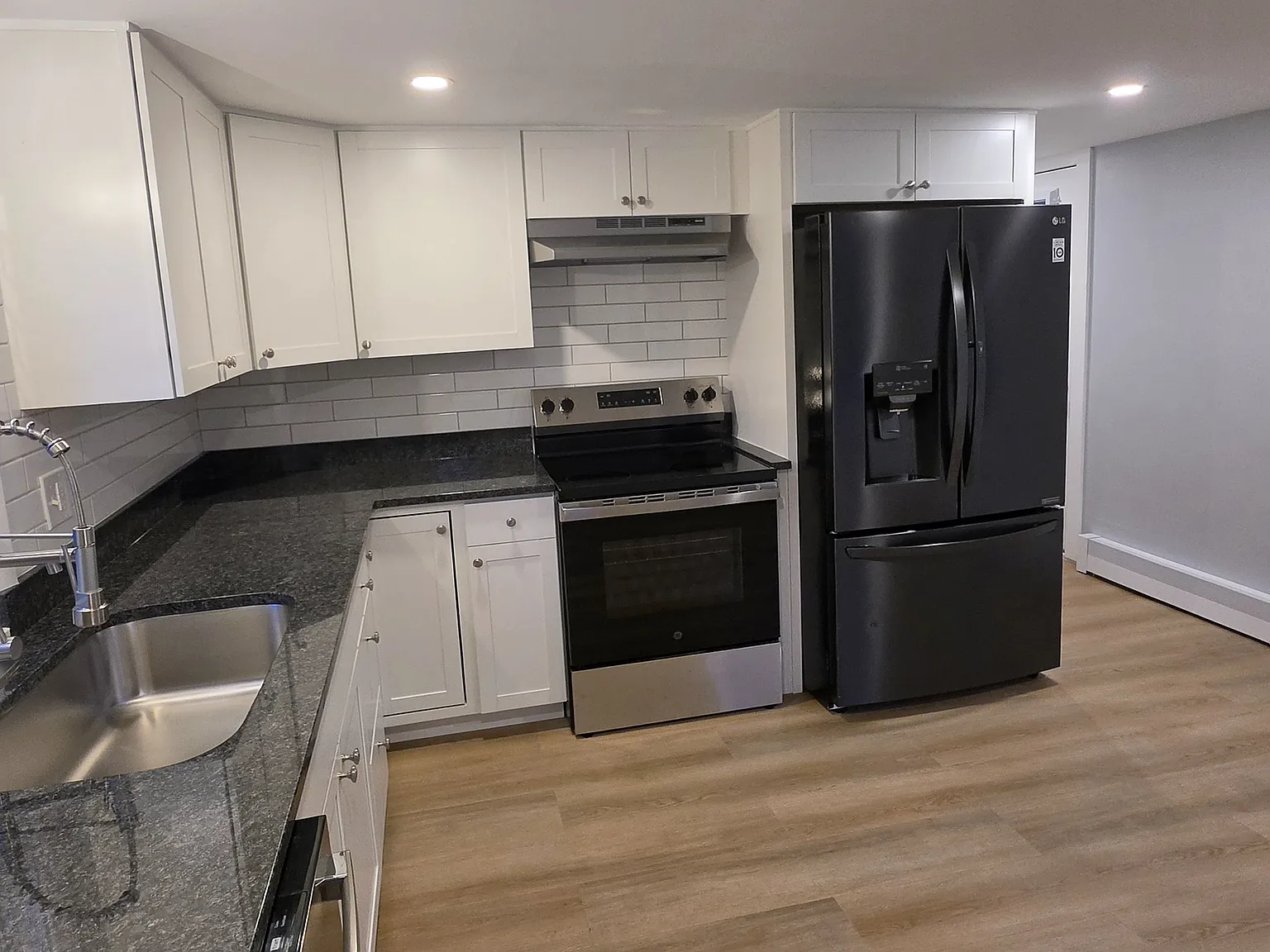 2 bed, 1000 sqft, $2,950 — Photo 3