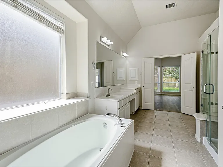 6165 Darlington Ct — Photo 23