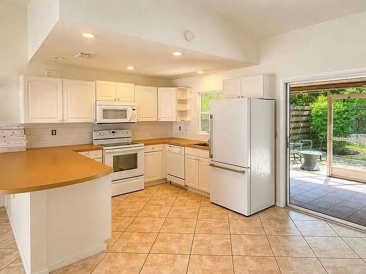 2 bed, 2.0 bath, 1178 sqft, $2,100 — Photo 4