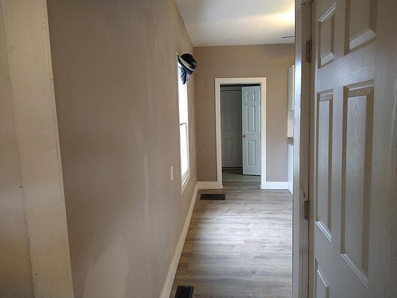 4th image of 490-492 E Morrill Ave