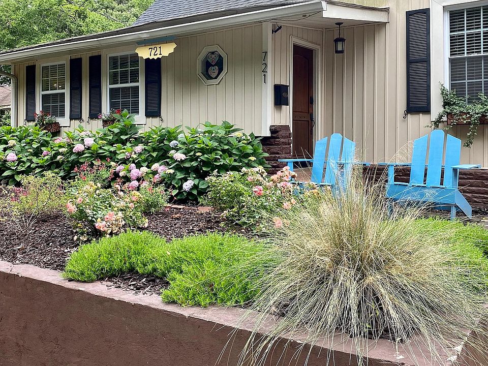 Beautiful front landscaping in the Spring