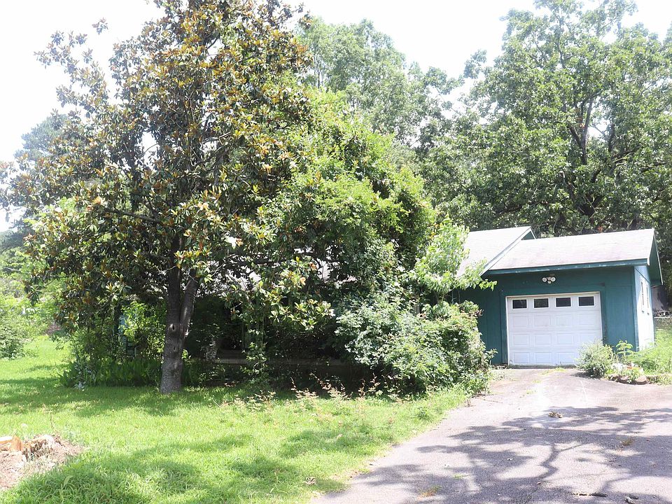 1st image of 8916 Macarthur Dr