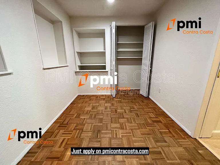 409 Camelback Rd — Photo 2
