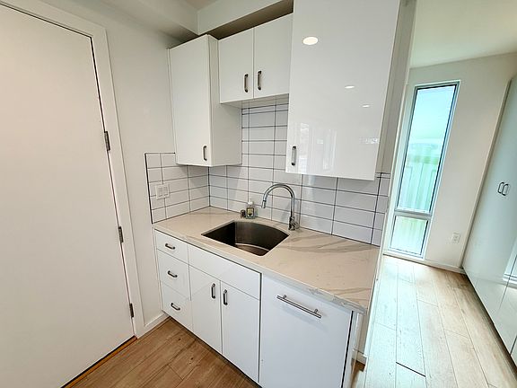 5th image of 211 12th St #S