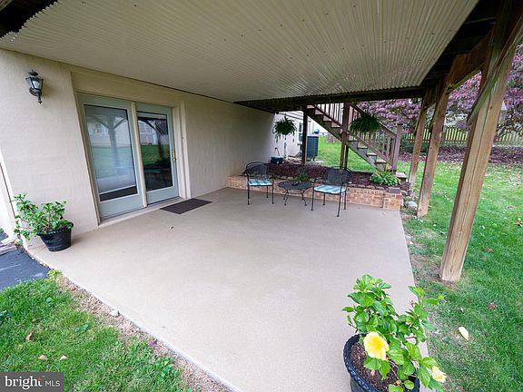 5th image of 1604 Pondview Dr