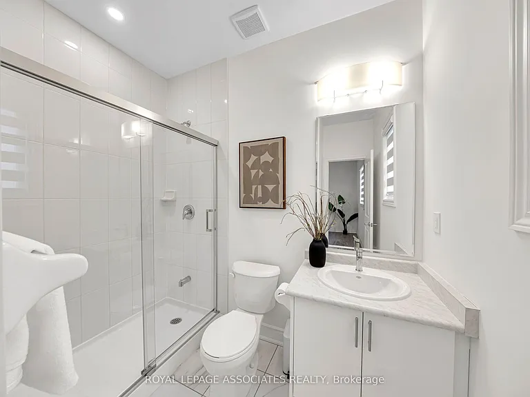 2215 Beckman Cres #UPPER — Photo 33