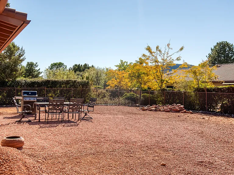 155 Quartz Dr — Photo 5