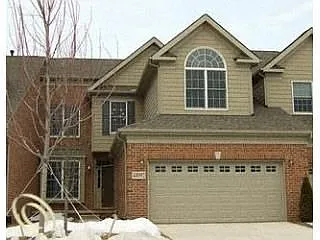 44992 Broadmoor Cir S photo 1