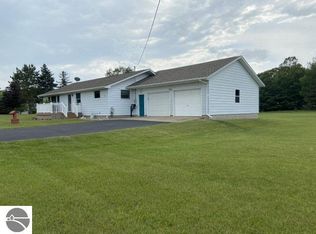 7021 N Caris Rd, Vestaburg, MI 48891