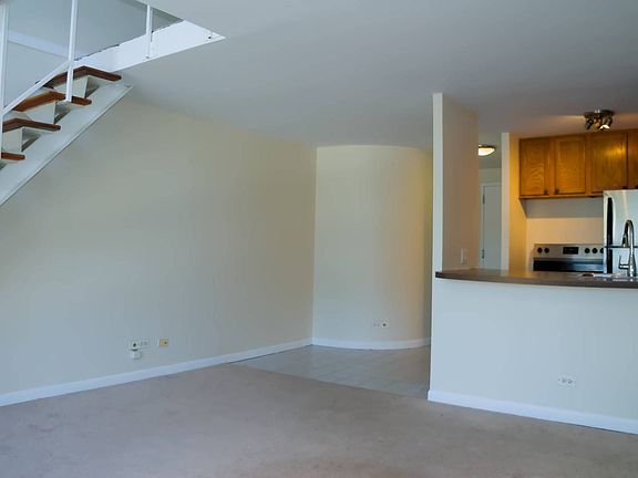 2nd image of 1221 N Dearborn Pkwy #411S