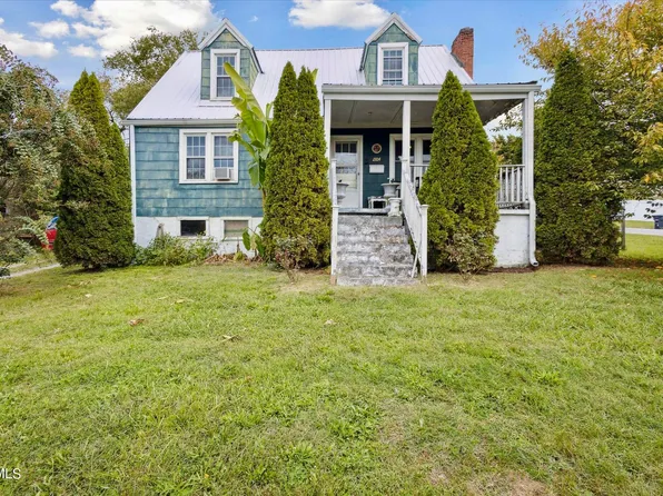 2104 Fort Robinson Dr, Kingsport, TN 37660