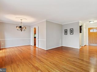 9404 Shouse Dr, Vienna, VA 22182