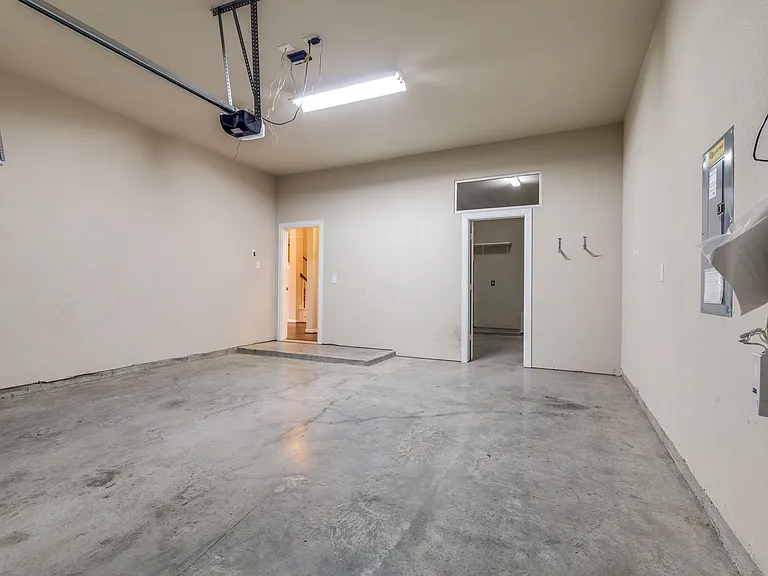 9509 Bewley Ct — Photo 32