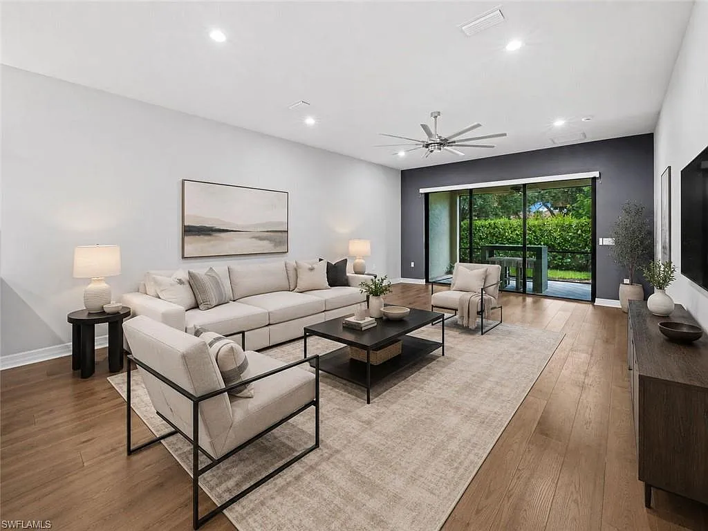 3 bed, 2.5 bath, 2052 sqft, $5,000 — Photo 2