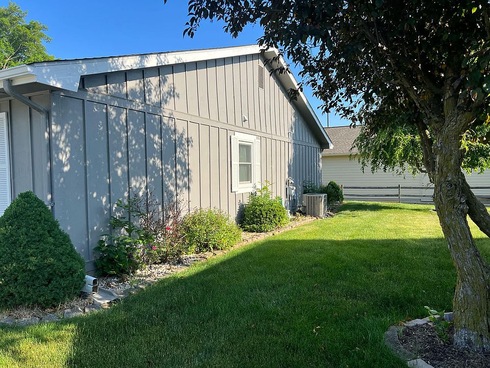 2nd image of 2711 Rockford Ct N
