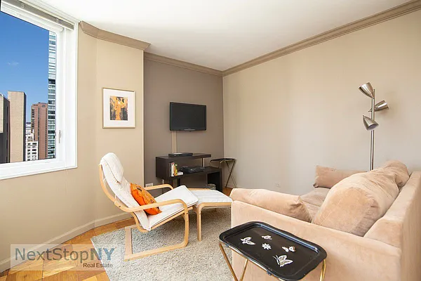 Rented by NextStopNY | media 11