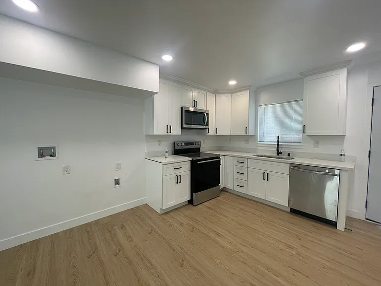 339 Lester Ave #5 — Photo 5